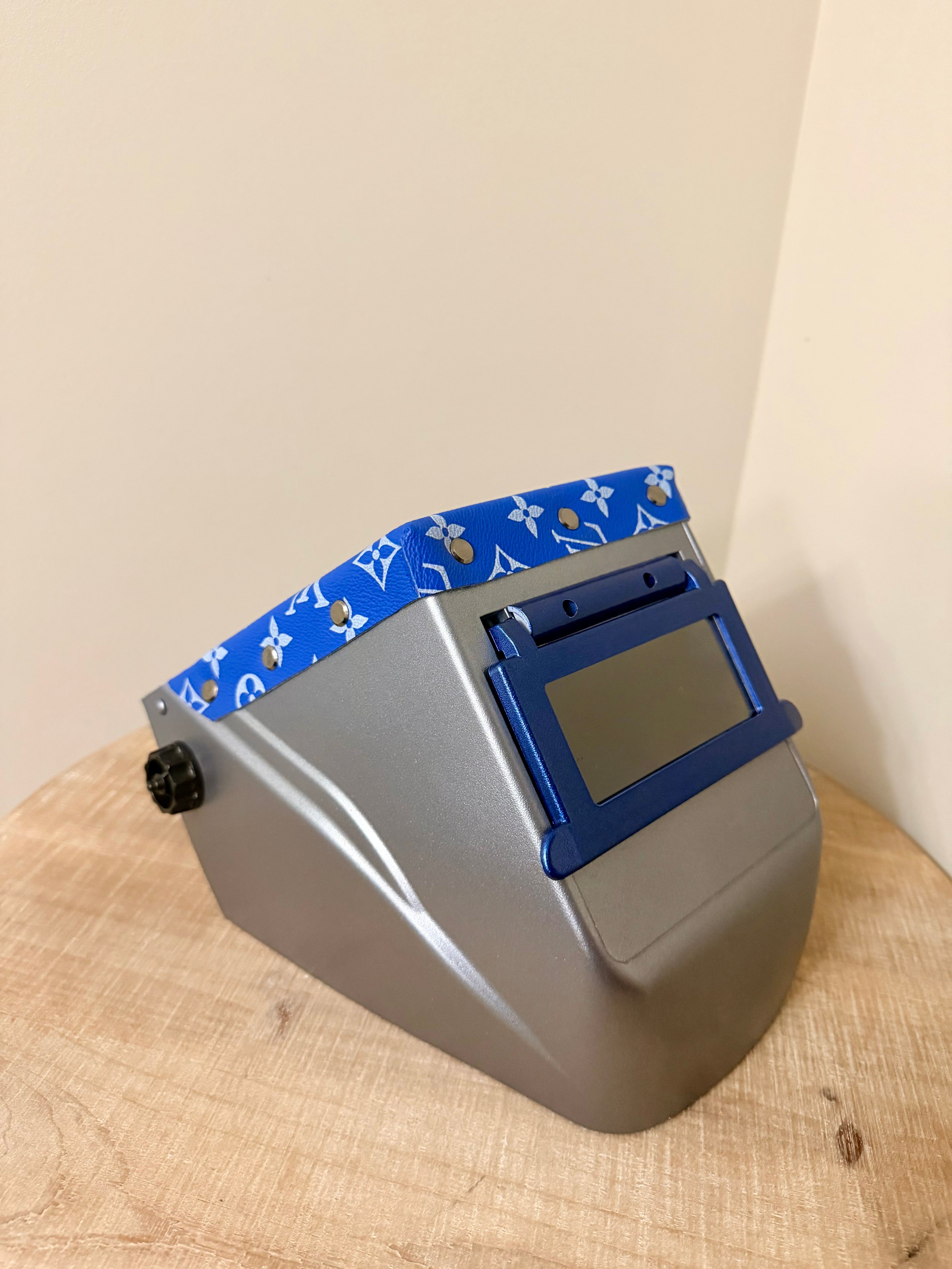 MTL. Silver Hood, MTL. Blue Flip with Blue & White LV