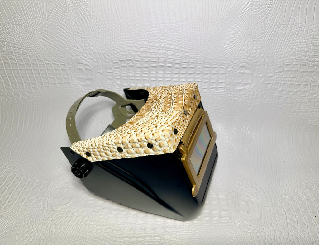 Black Hood, Gold Flip, G&W Gator