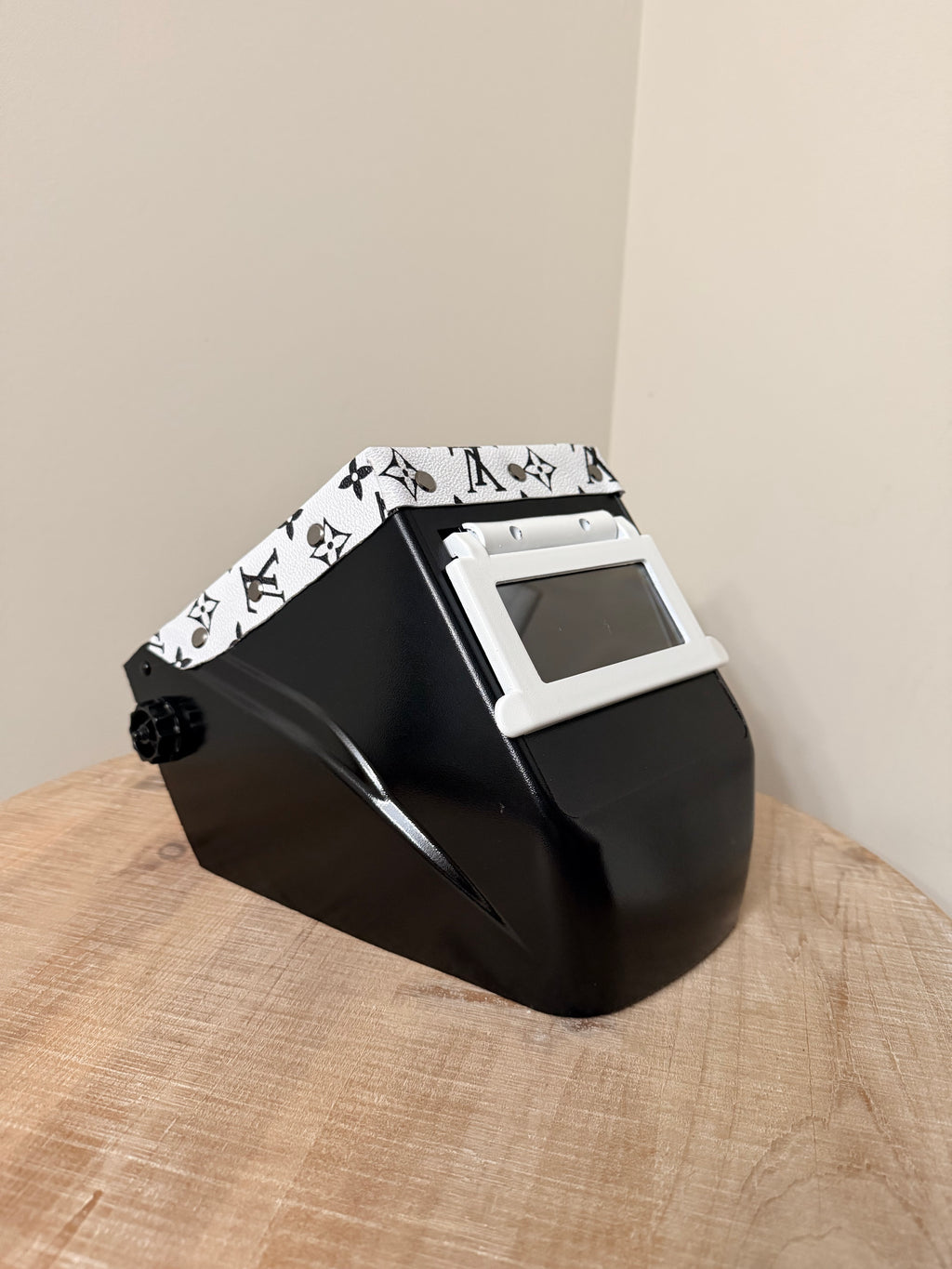 Black Hood, White Flip, Black & White LV