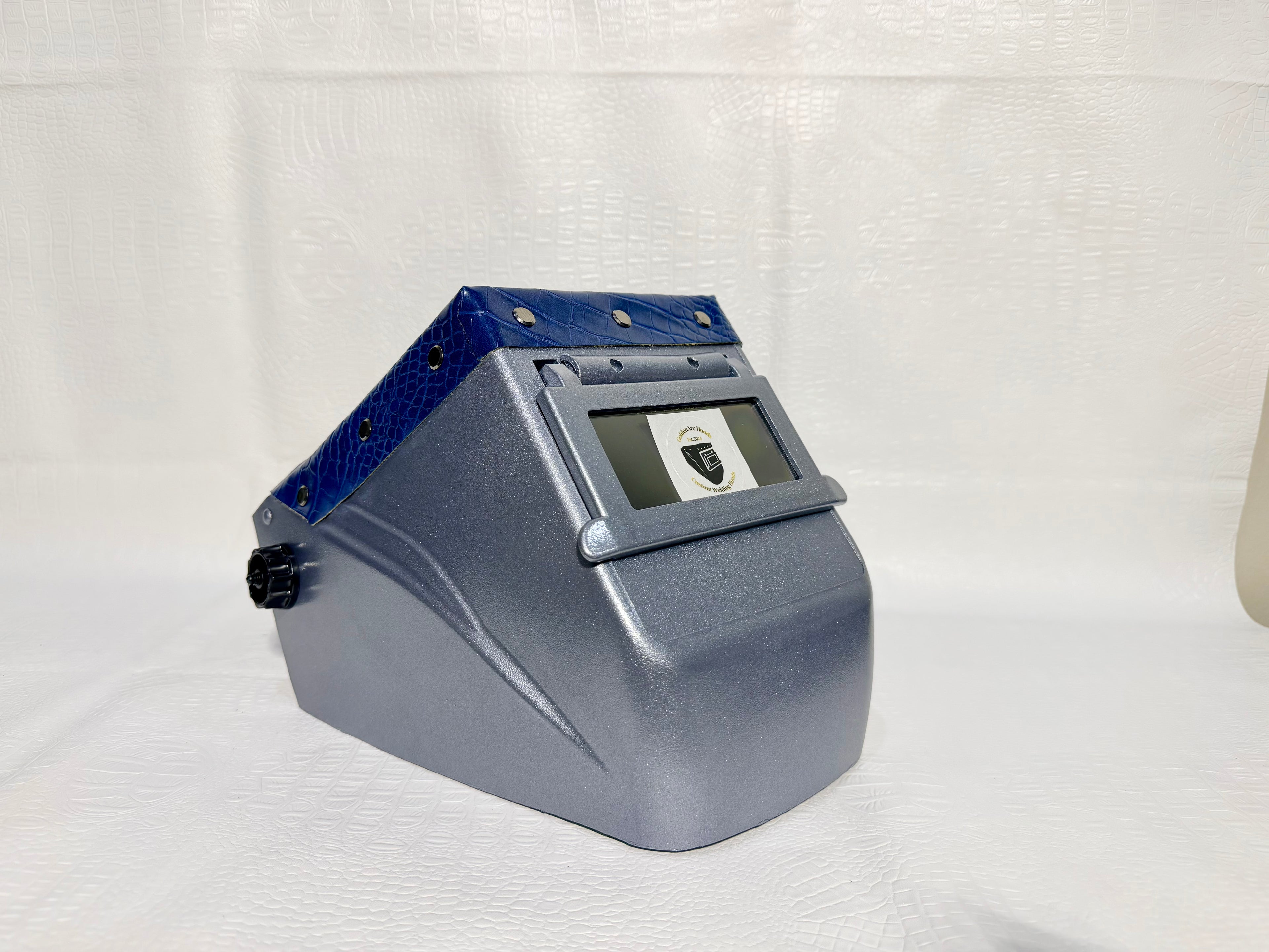 MTL. Silver Hood, MTL Silver Flip with Blue gator