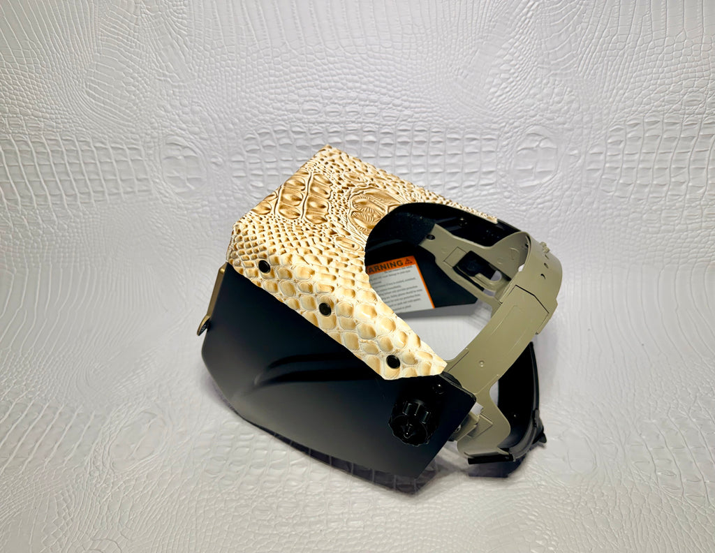 Black Hood, Gold Flip, G&W Gator