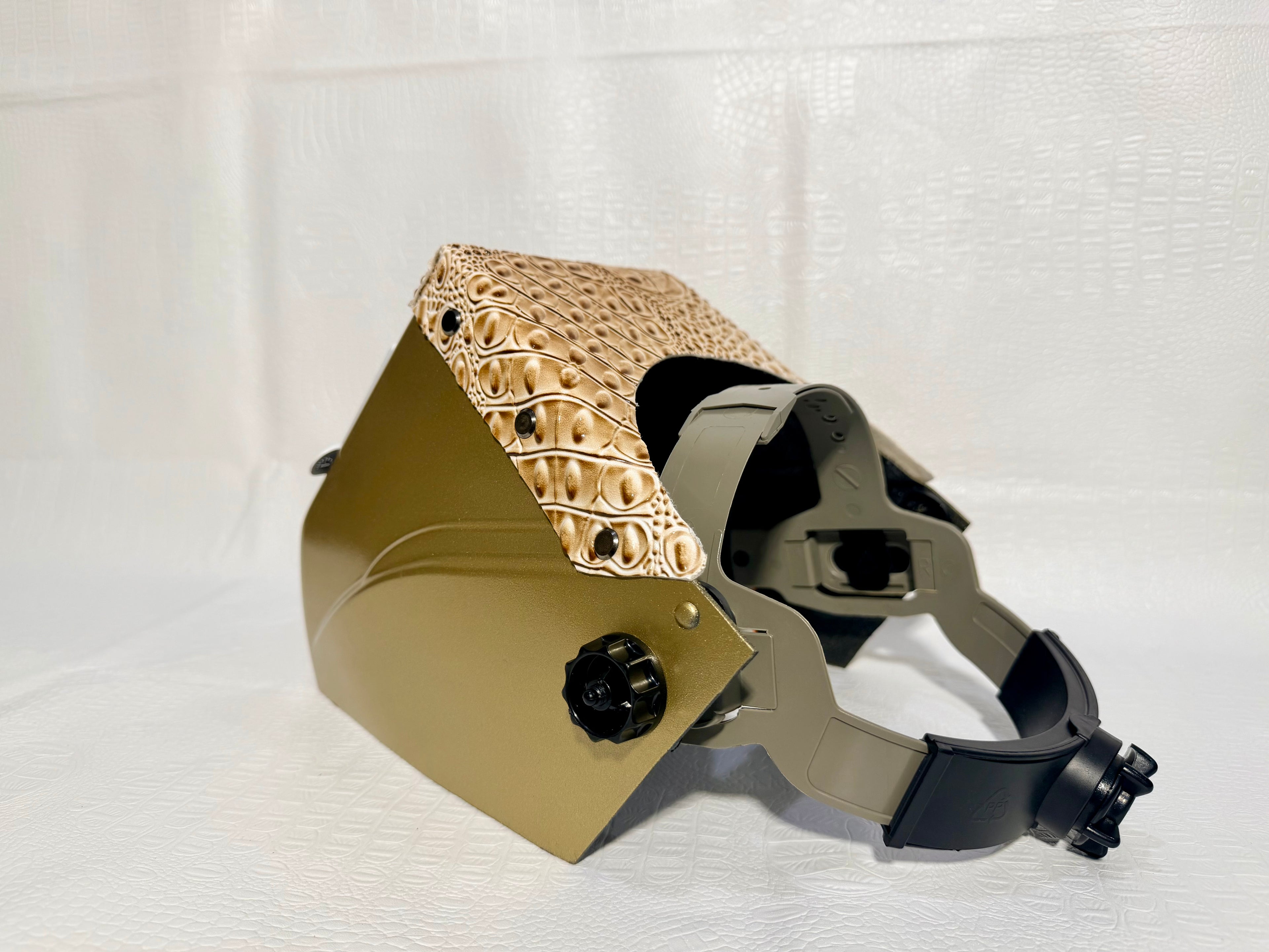 Gold Hood, White flip with Gold & White Gator