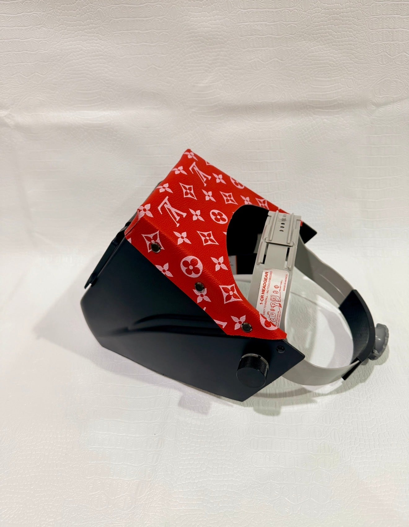 Black hood, Black Flip, Red LV