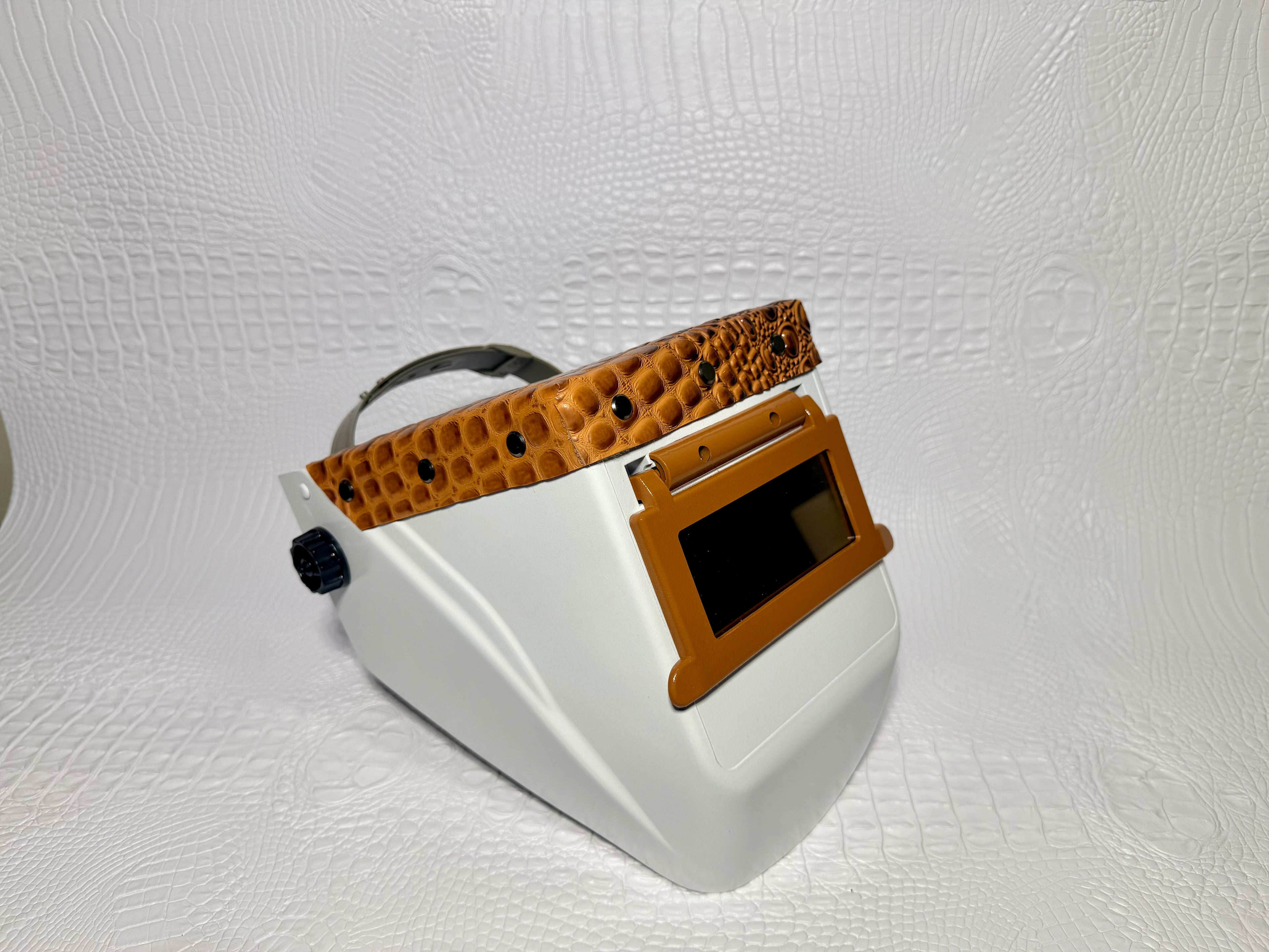 White hood, Caramel Flip, Gingerbread Gator