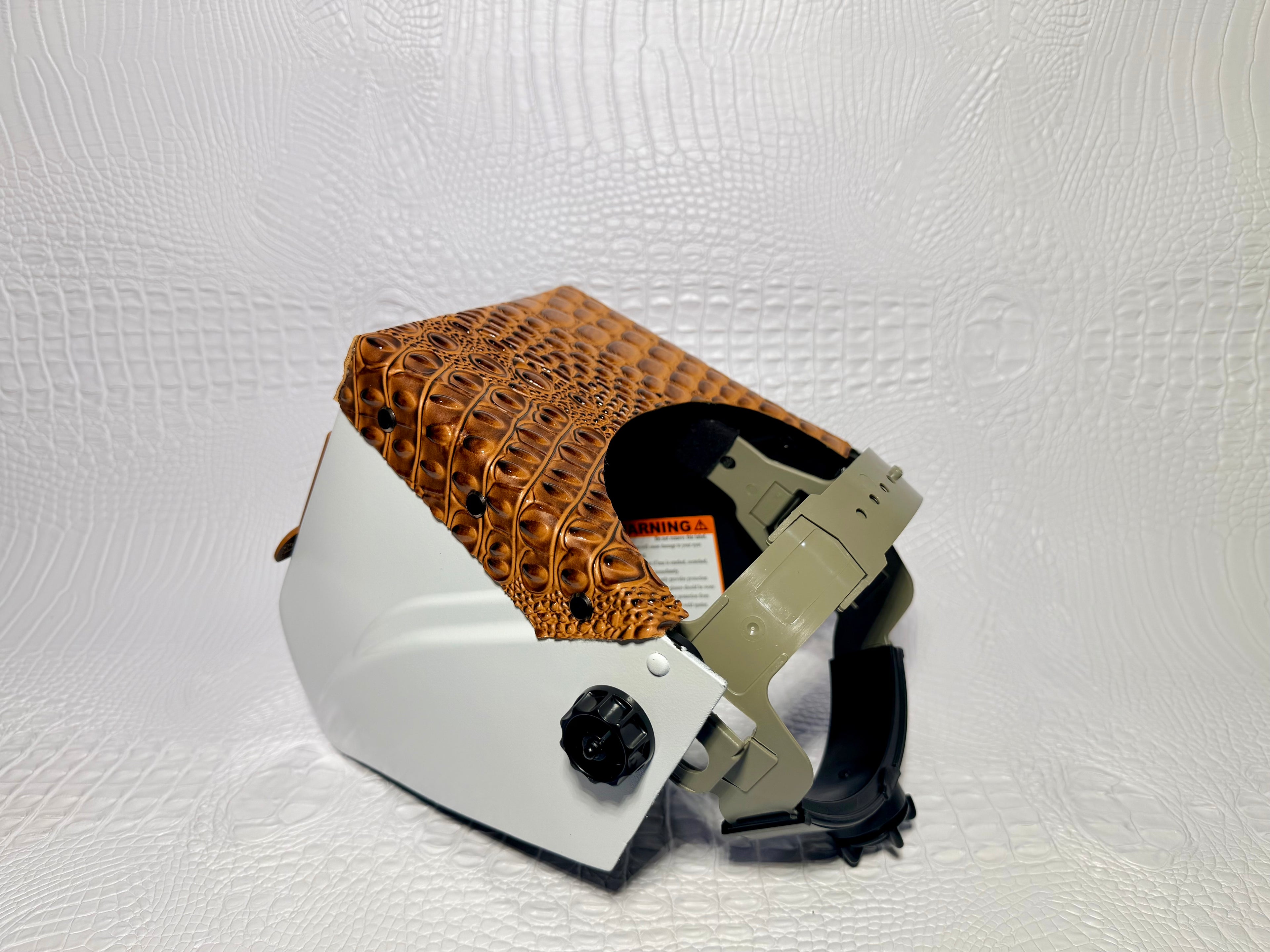 White hood, Caramel Flip, Gingerbread Gator