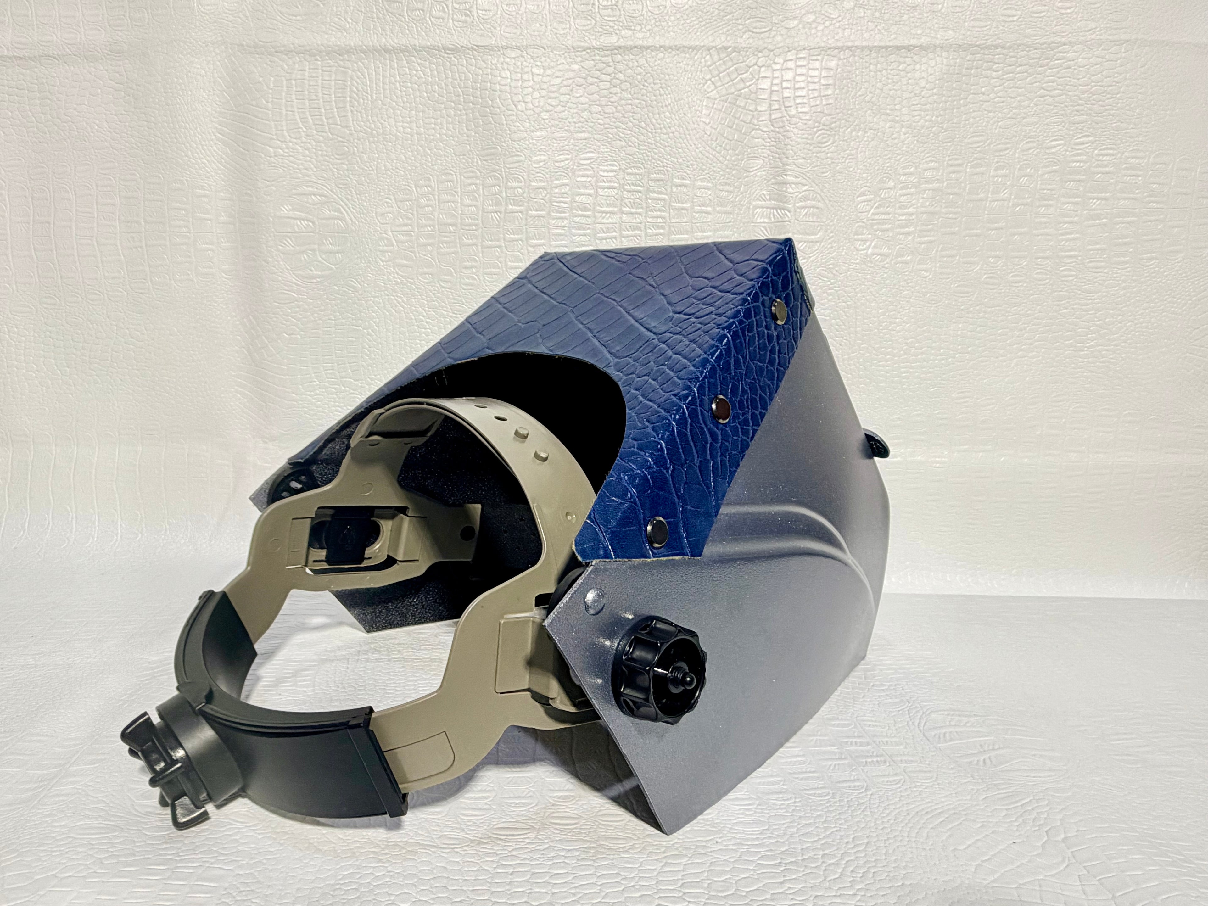 MTL. Silver Hood, MTL Silver Flip with Blue gator