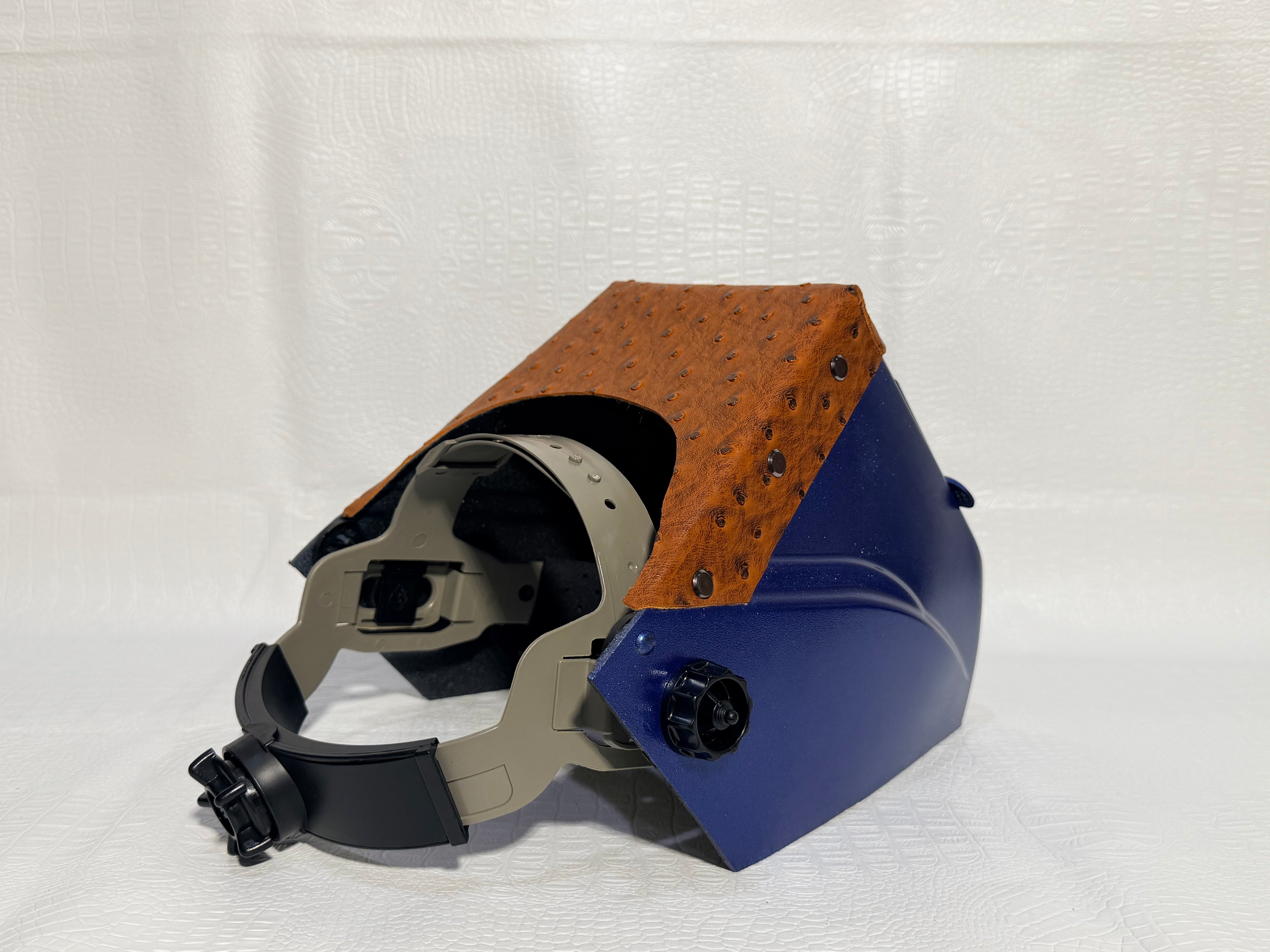 MTL. Blue hood, MTL. Blue flip with Conac Ostrich