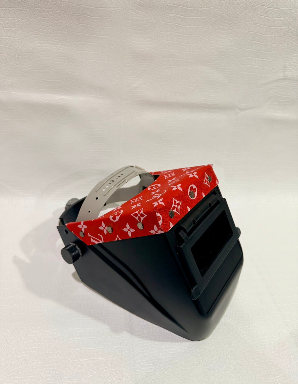 Black hood, Black Flip, Red LV